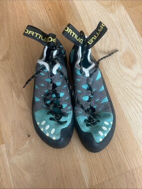 La Sportiva Teal & Gray Lace-Up Climbing Shoes